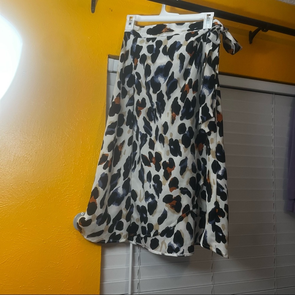 Cheetah printed midi skirt